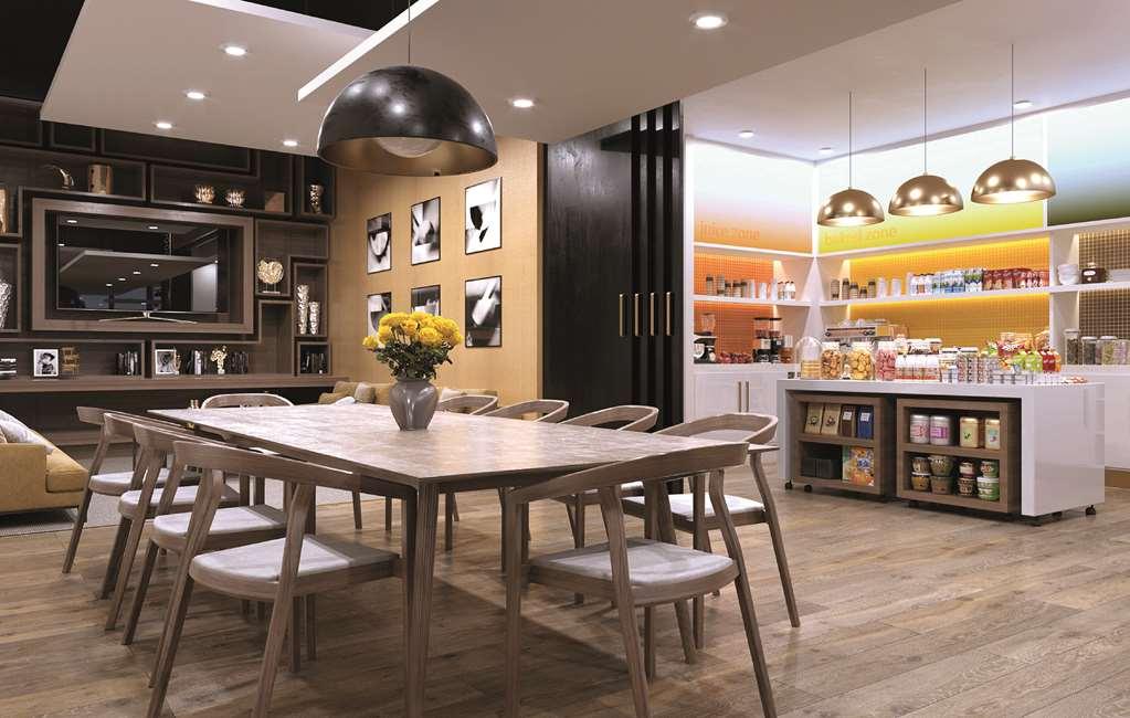 Hampton By Hilton Quito La Carolina Park Hotel Restaurant photo