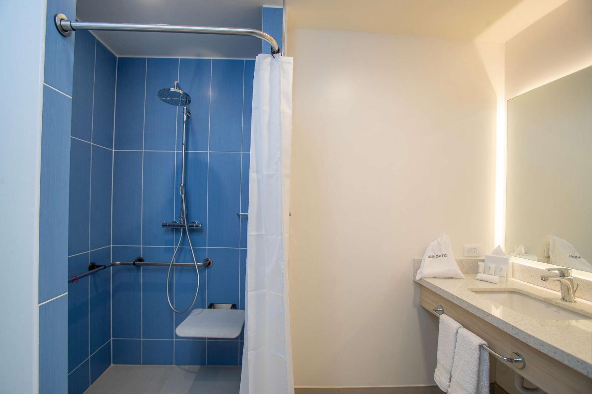 Hampton By Hilton Quito La Carolina Park Hotel Exterior photo