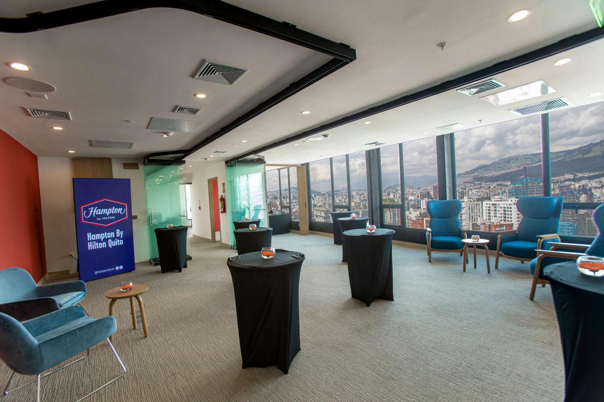 Hampton By Hilton Quito La Carolina Park Hotel Exterior photo