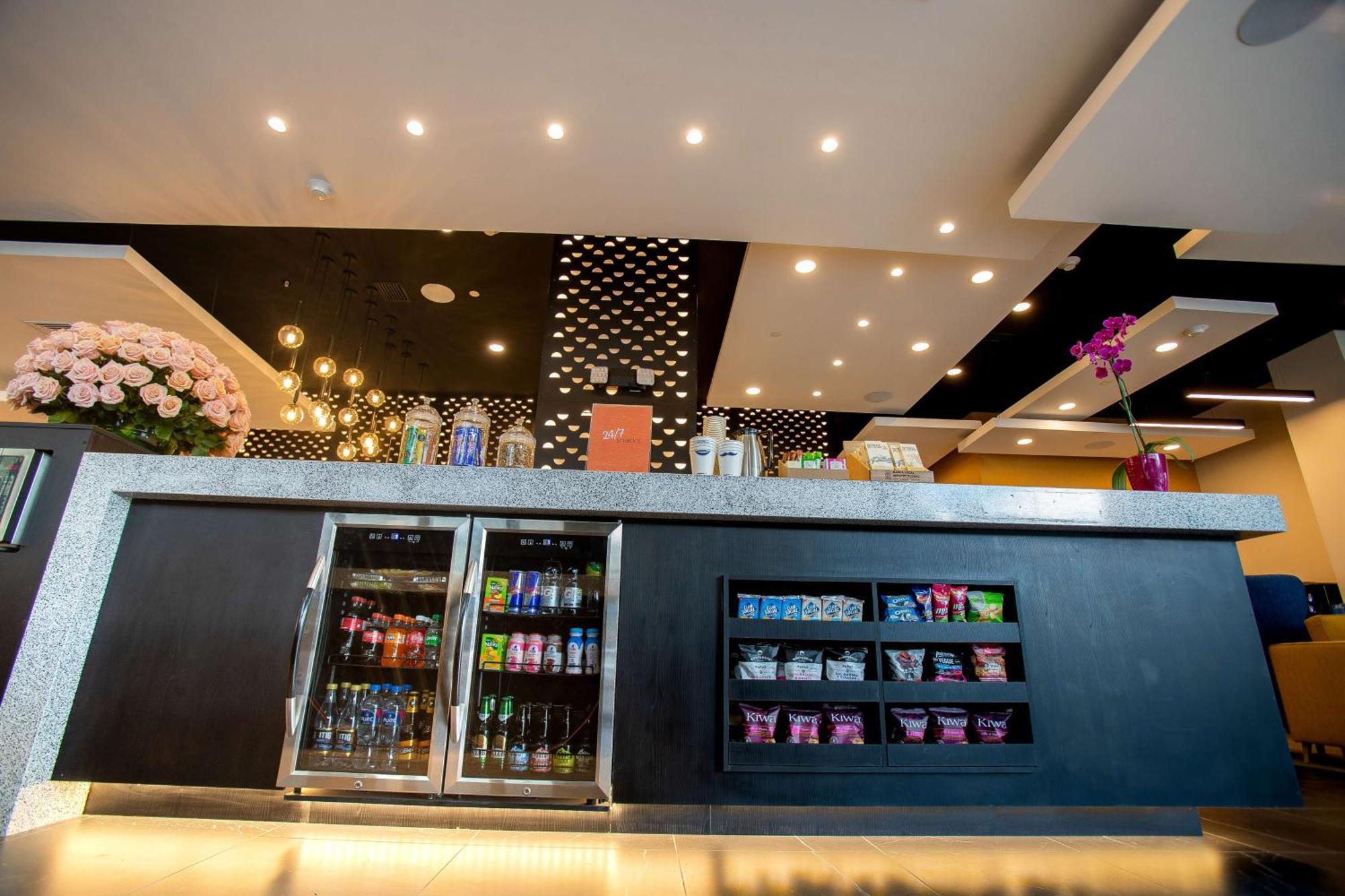 Hampton By Hilton Quito La Carolina Park Hotel Exterior photo